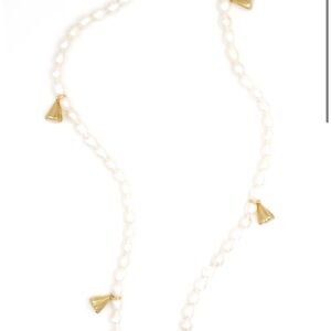Chic Gold and Pearl Necklace